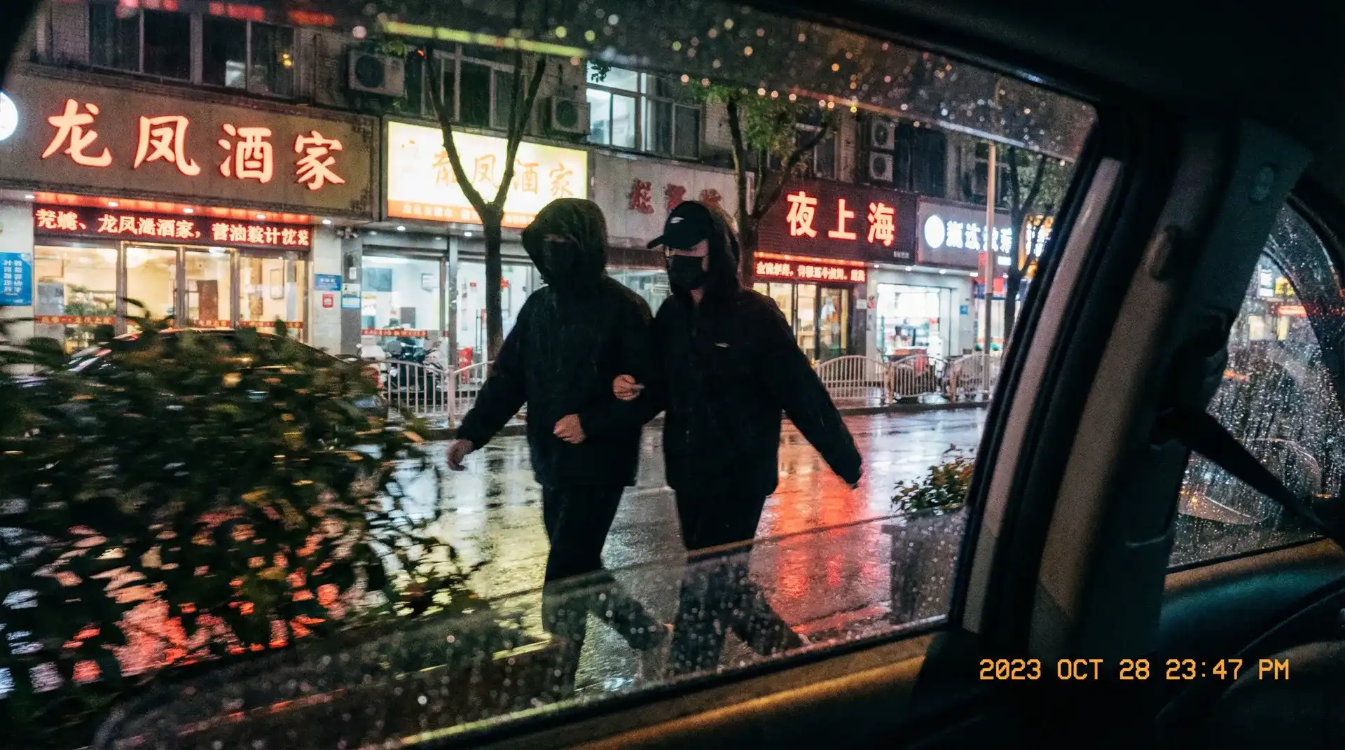 一起草17capp - 顶流明星深夜密会现场抓拍照片